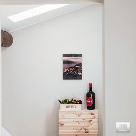 Апартаменты Grape Attic 72 - The House Of Travelers Комо Экстерьер фото
